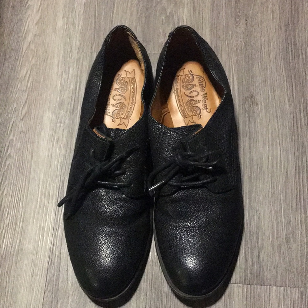W Nine West leather shoe. Size 8M